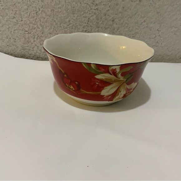 222 Fifth Fleur rouge Fine China Bowl Floral Design Porcelain Soup or Salad Bowl - Picture 2 of 7